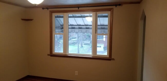 Building Photo - 3 bedroom house for rent in Blawnox