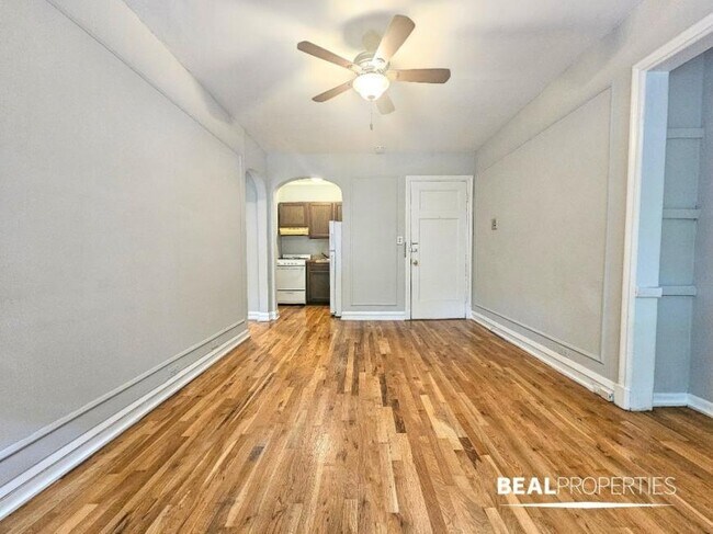 Building Photo - 1 bedroom in CHICAGO IL 60657