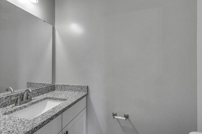 Building Photo - Charming 3-Bed, 2.5-Bath Townhouse Gem in Travelers Rest