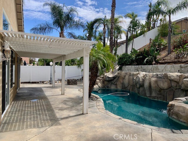 Building Photo - 558 Rembrandt Dr