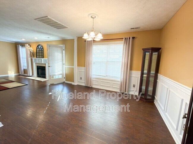 Building Photo - 215 Americana Dr