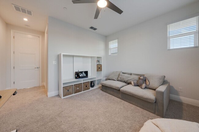 Building Photo - Luxury 4 Bedroom Home in Gated El Dorado Hills Community!