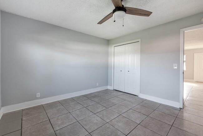 Building Photo - 801 NE 3rd St