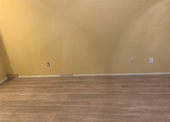 Building Photo - 11201 Lynbrook Dr