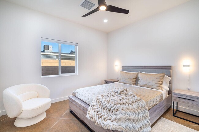 Building Photo - 15553 Ave Manzana