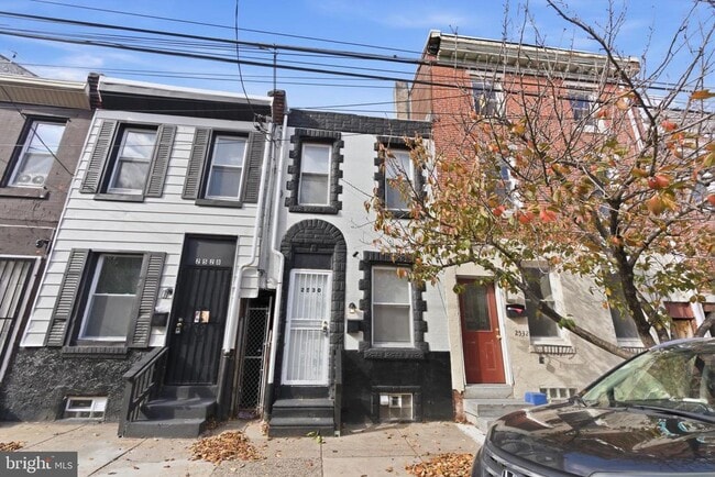 Building Photo - 2530 Collins St