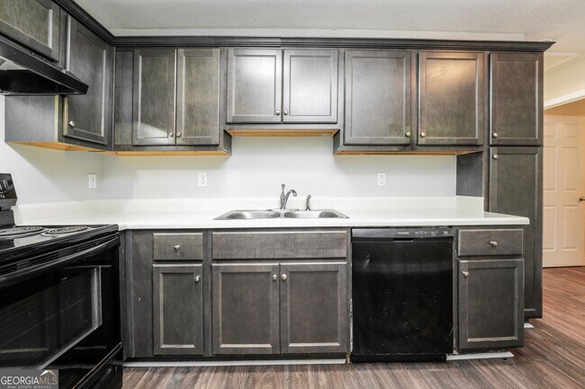 Building Photo - 400 Lexington Cir