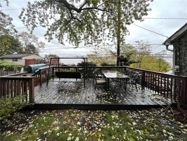 Building Photo - 31 Riverside Ave