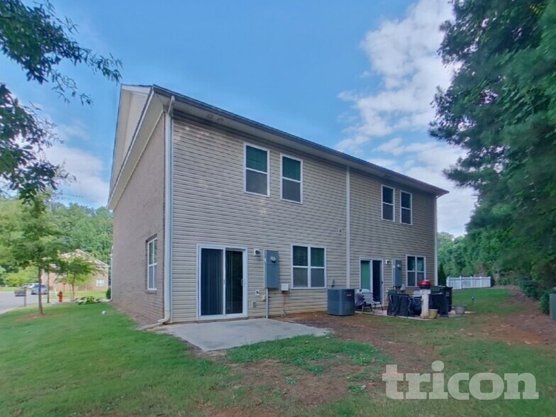 Building Photo - 2037 St Augustine Pl