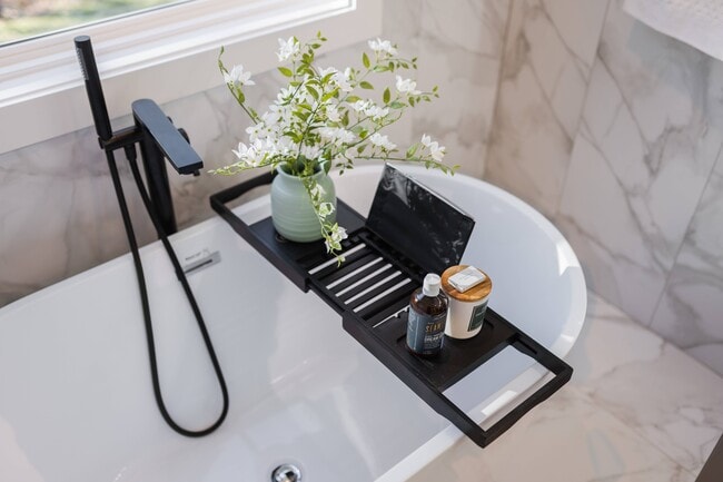 Building Photo - 104 Elohi Ln