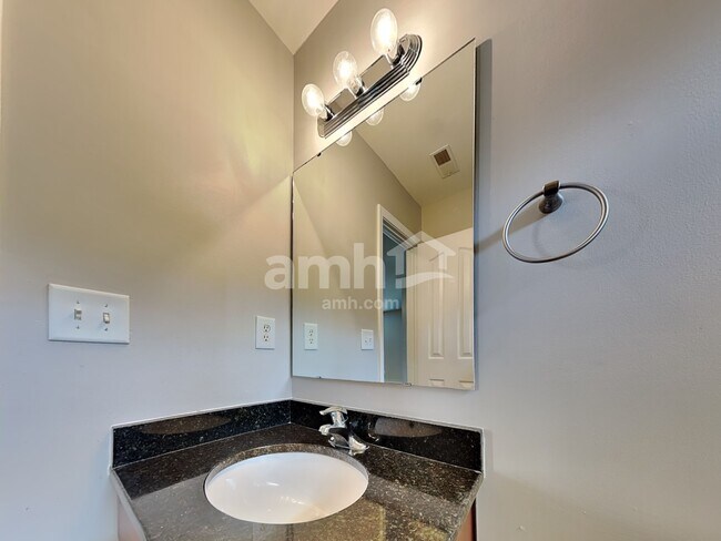 Building Photo - 4003 Saphire Ln