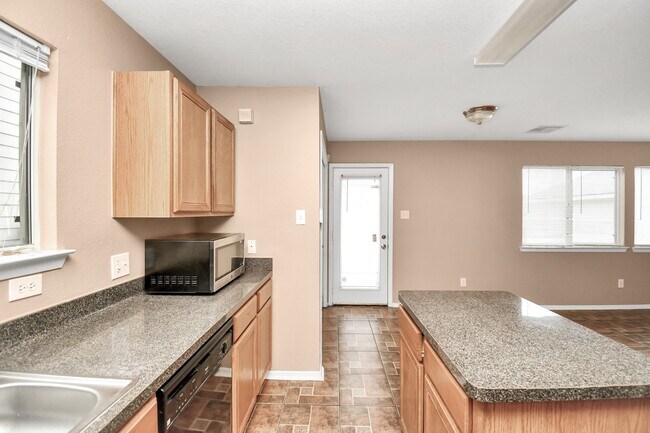 Building Photo - 6329 Settlers Square Ln