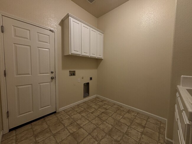 Building Photo - 5513 Goldseive Dr