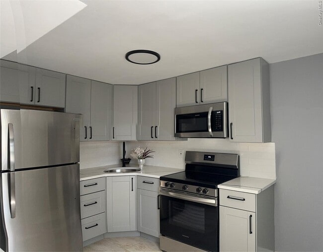 Building Photo - 9 Juniper Pl