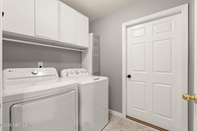 Building Photo - 2987 Bright Eagle Dr