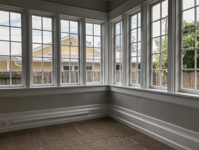 Building Photo - 819 29th St S