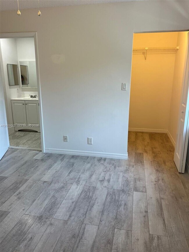 Building Photo - 9203 SW 138th Pl