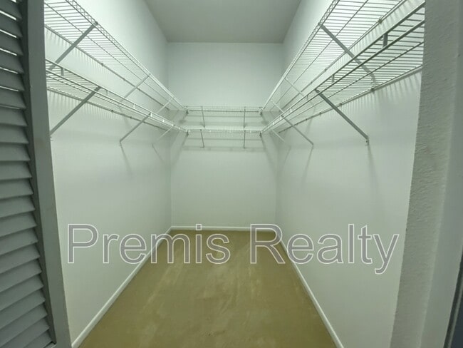 Building Photo - 642 Weathersfield Dr