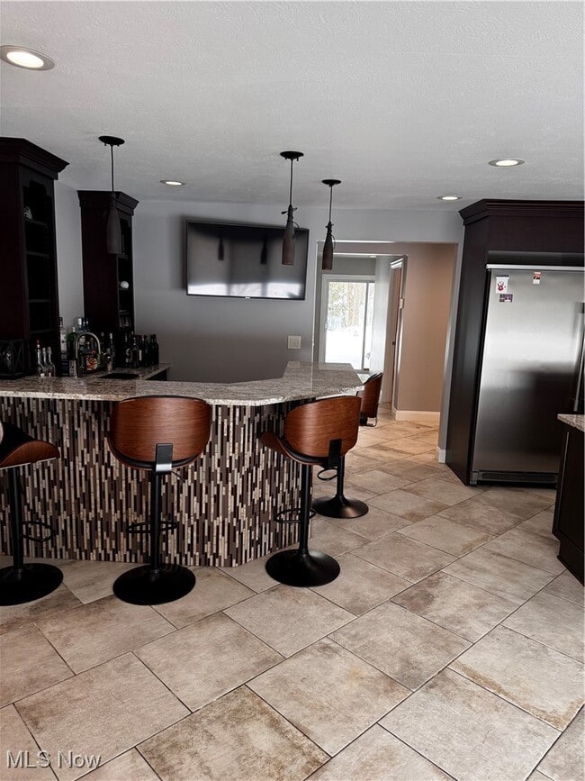 Building Photo - 7633 Hidden Valley Dr