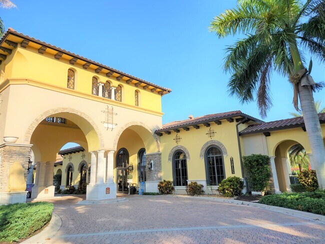 Building Photo - Seasonal Short-Term 3 Bedroom 2.5 Bathroom Townhouse located in Gran Paradiso!