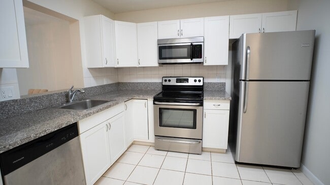 Building Photo - 9110 Fairbanks Ln