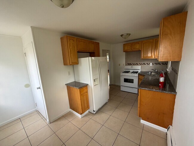 Building Photo - 98 Craske St