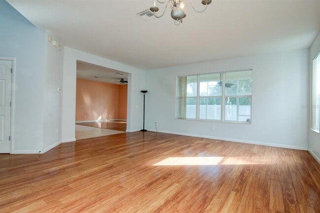 Building Photo - 5073 SW 40th Pl