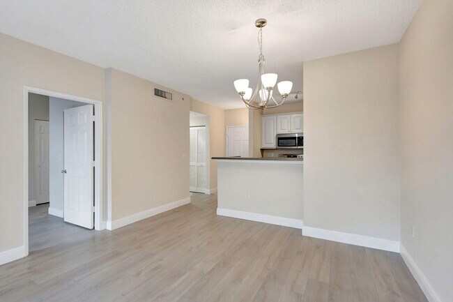 Building Photo - 780 S Sapodilla Ave
