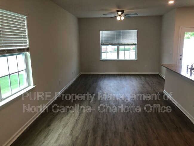 Building Photo - 5517 Carrington Ct