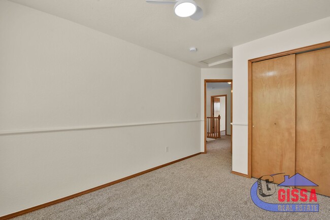 Building Photo - Beautiful home with 4 BR, 3.5 BA, 2 CAR wi...