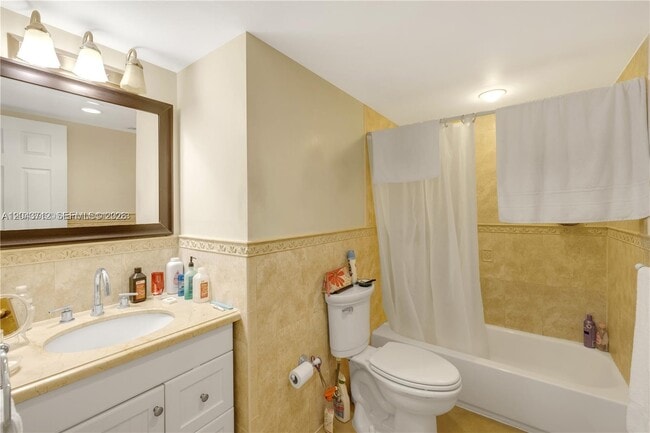 Building Photo - 9125 SW 77th Ave