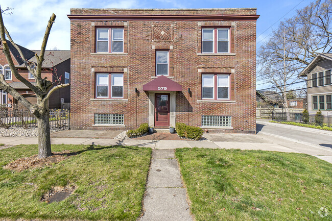 Building Photo - 579 N Center St