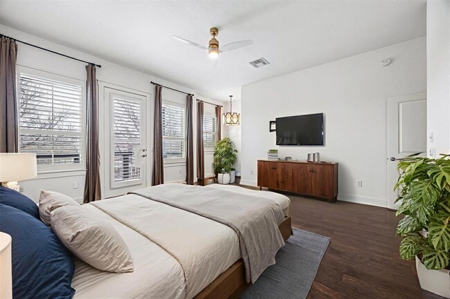 Building Photo - 2520 Bluebonnet Ln