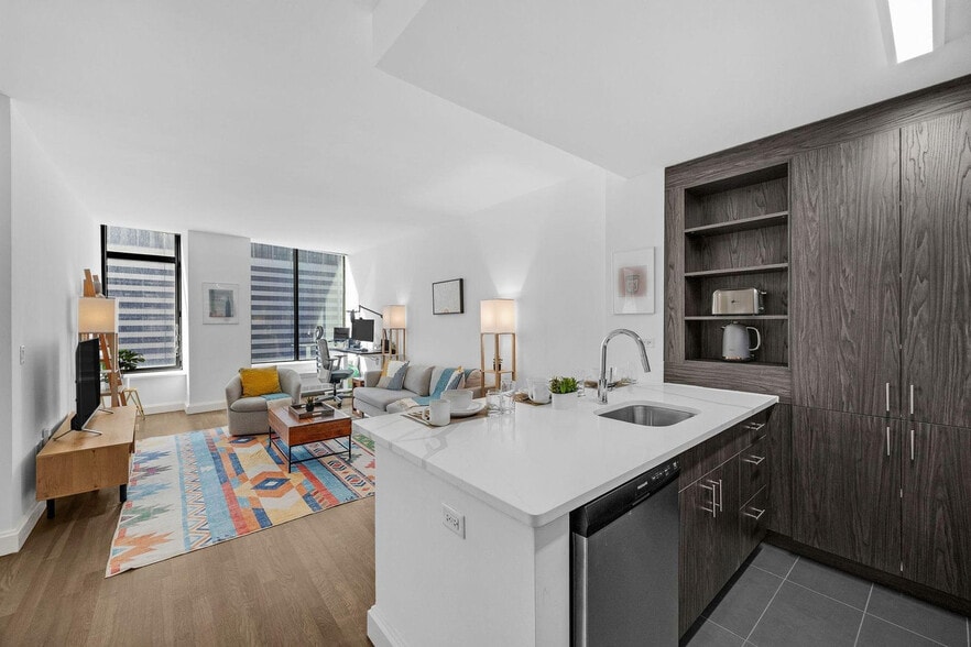 Building Photo - 10 Hanover Square