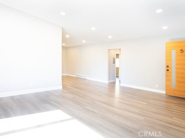 Building Photo - 2027 Vista Del Mar Ave