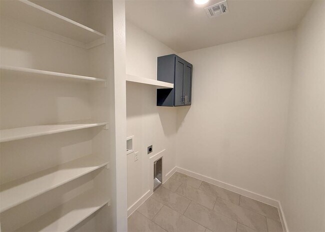 Building Photo - 13112 Maplewood Ave