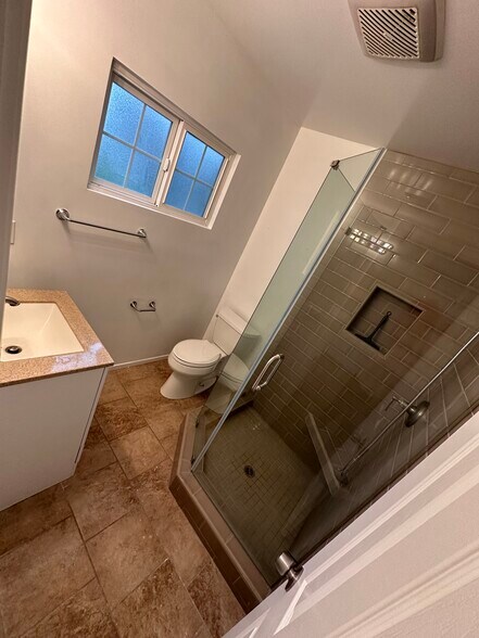 Building Photo - 556 Myrtle Ave