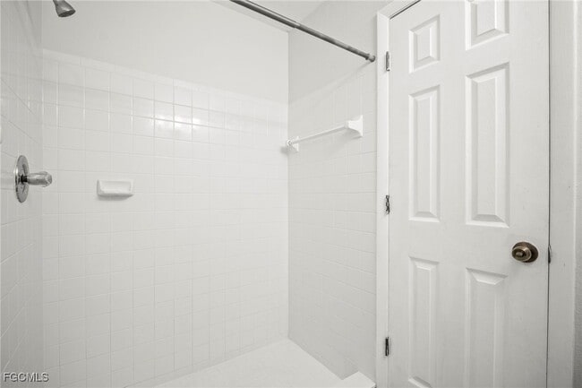 Building Photo - 15524 Crystal Lake Dr