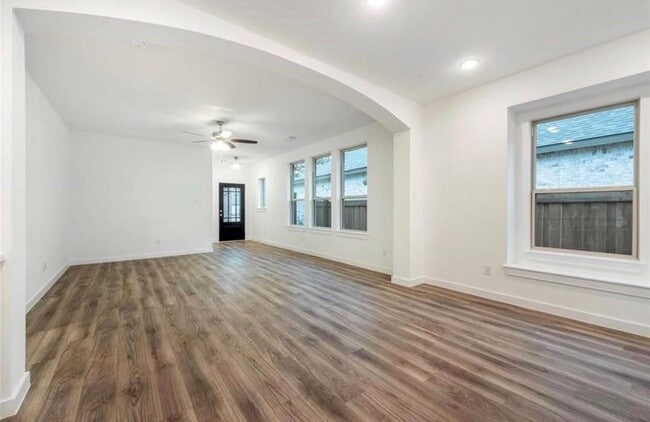 Building Photo - 16314 Apache Wds Wy