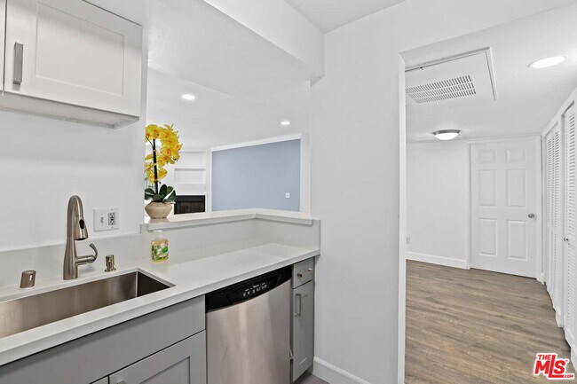 Building Photo - 1527 9th St