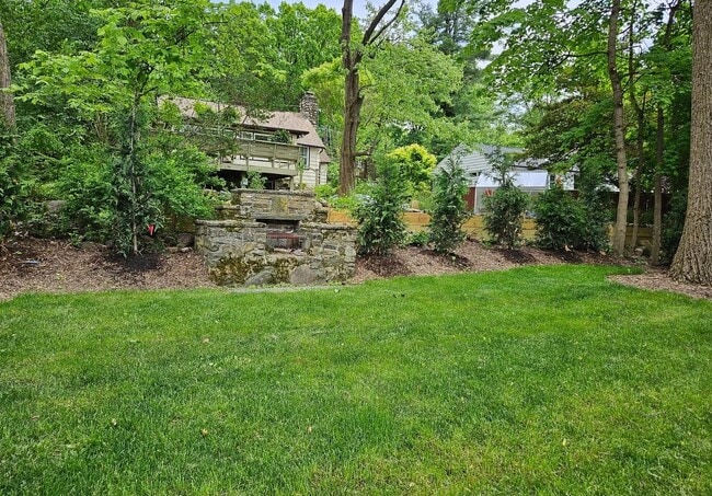 Building Photo - 31 Lakeview Rd