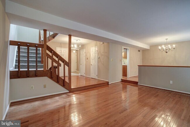 Building Photo - 71 Amity Dr