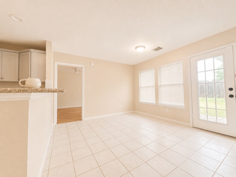 Kitchenette - 12826 Careywood Dr