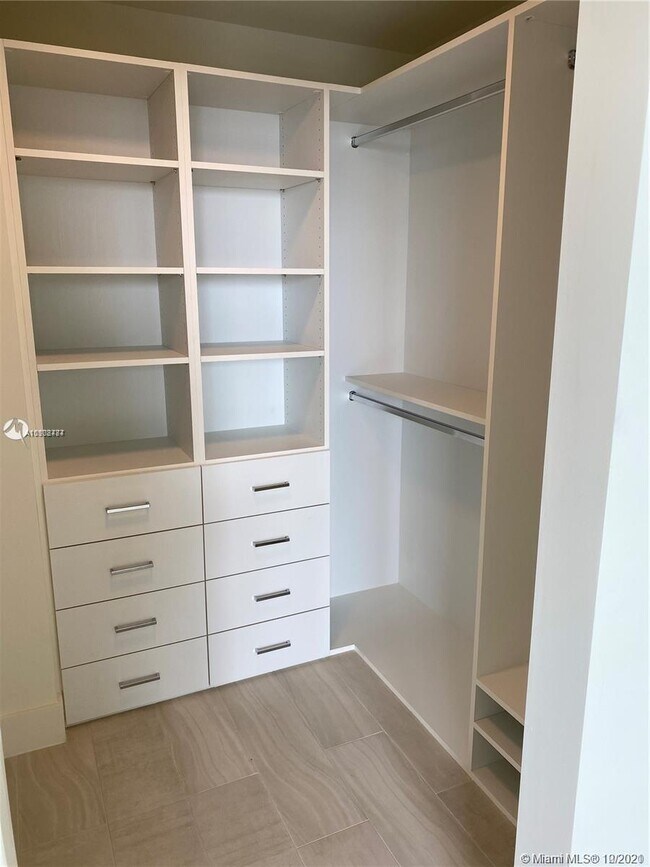 Building Photo - 2000 Metropica Way