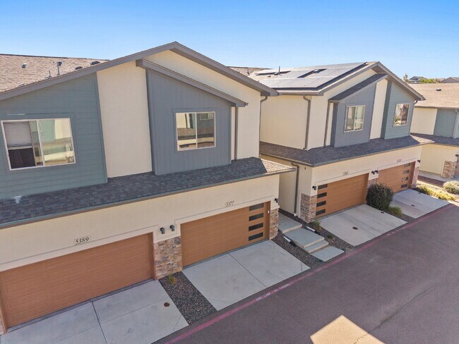 Building Photo - Modern 2 Bedroom, 2.5 Bathroom Townhome with a Loft, Central A/C, Gas Fireplace, and Washer and D...