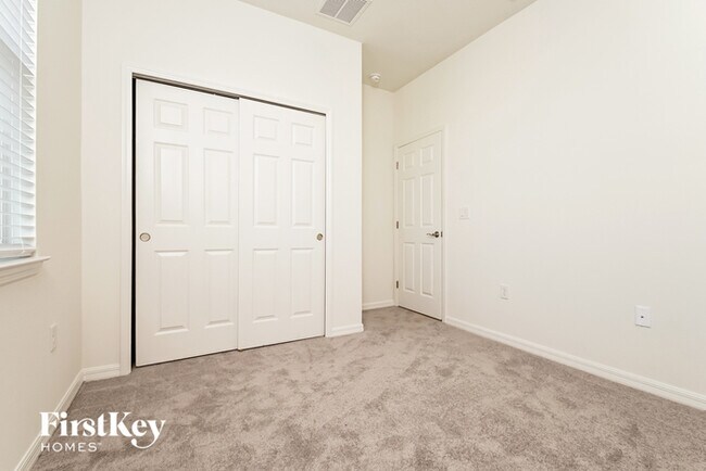 Building Photo - 315 Corbel Ln