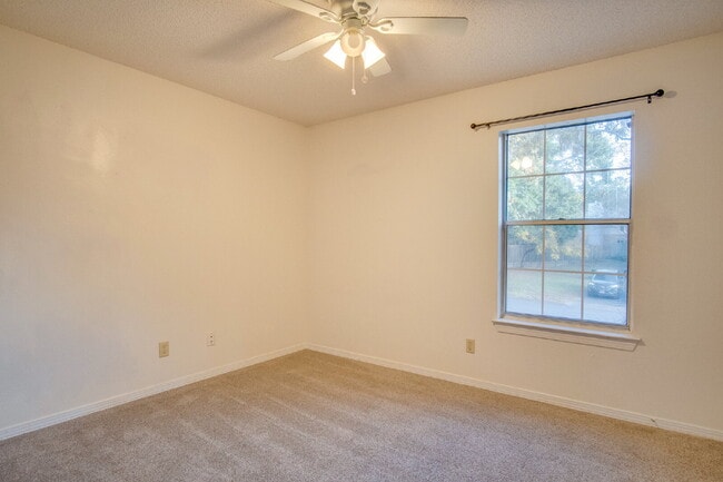 Building Photo - Foxborough 2BR/1.5BA Townhome – Back Deck, Available 12/12- Pet Friendly!