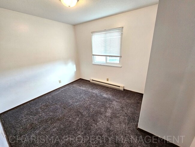 Building Photo - 2 BD, 1 BA in Garretson - Small Town Living Near Big City Amenities