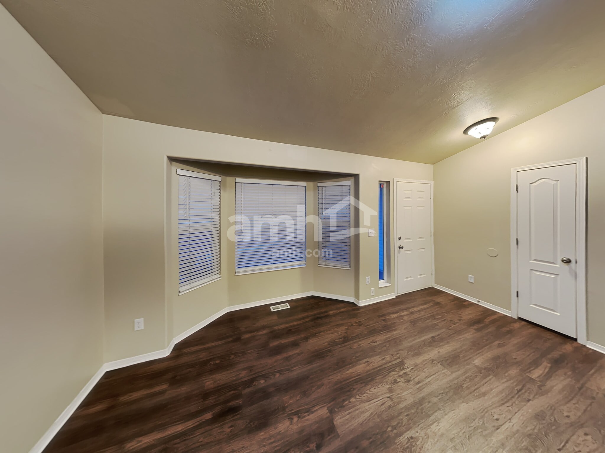 Building Photo - 6254 W Sarah Cir