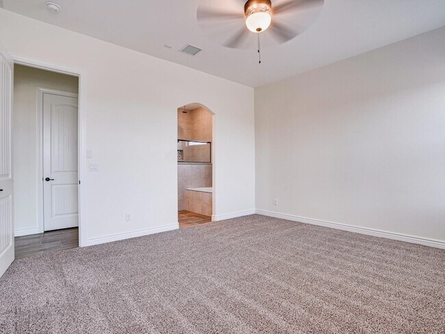 Building Photo - 392 Frodsham St